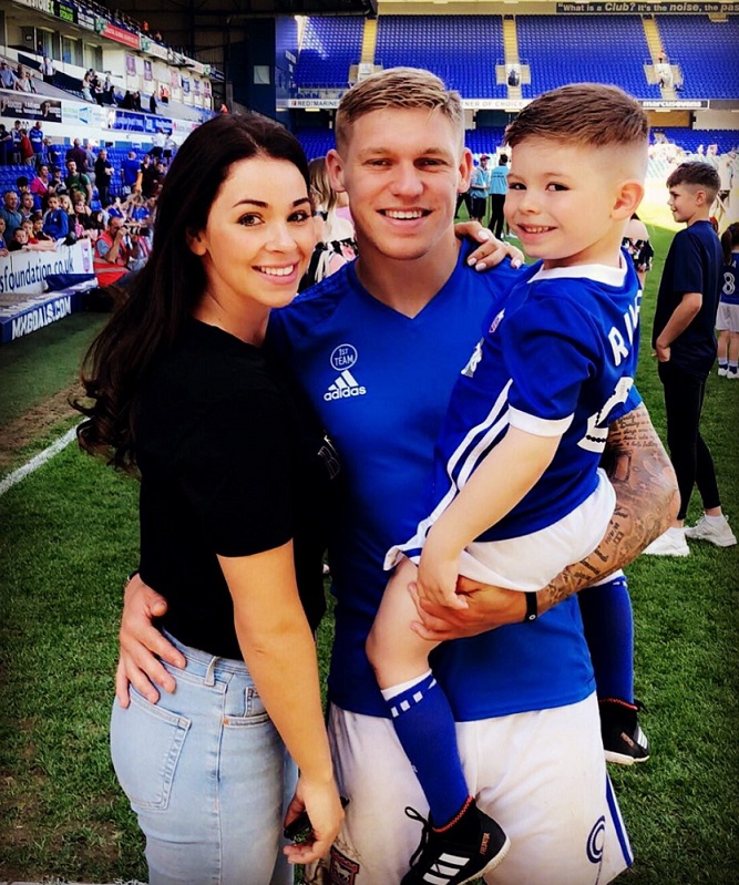 Martyn Waghorn, wife Leoni and their son.